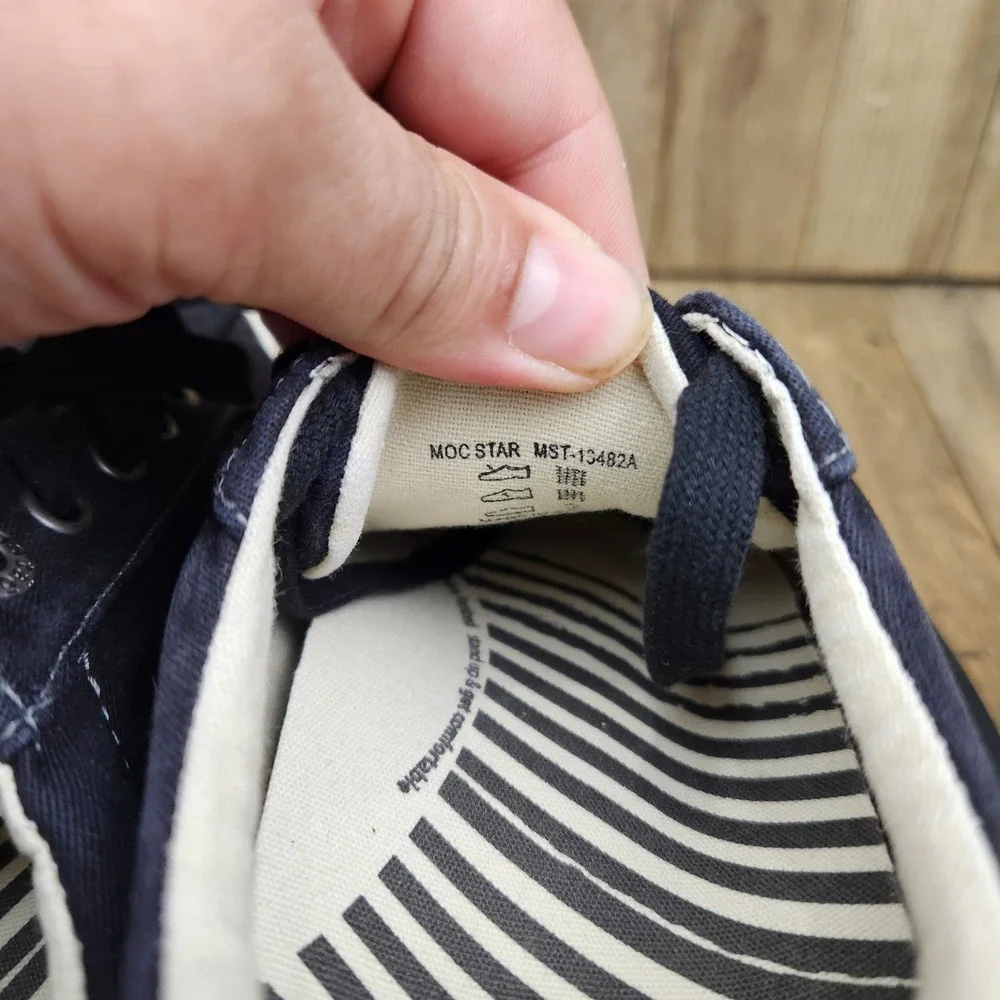 Taos Moc Star Sneakers Womens size 8.5 Navy Blue Canvas Lace Up Shoes